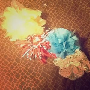 ❌❌❌TRADED❌❌❌BUNDLE Flower hair clips