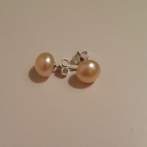 Pink pearl stud ear rings
