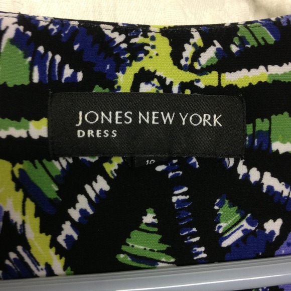 Patterned casual dress. Extremely comfortable! - Picture 4 of 4