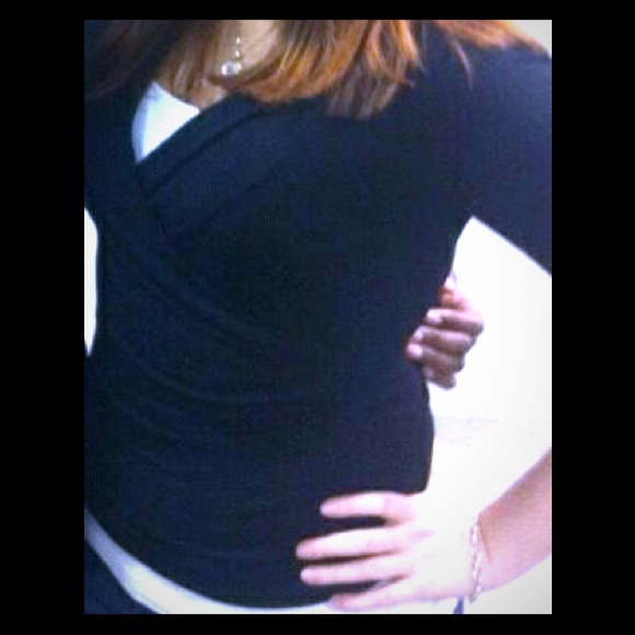 Low cut black quarter sleeve top