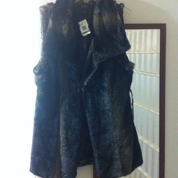 Jessica Simpson faux fur vest. Blue and gray.