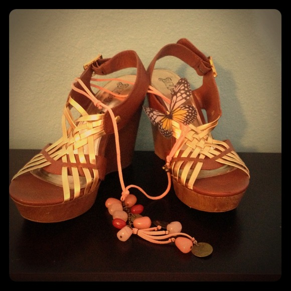 Beaded necklace w/ adjustable peach suede strap. - Picture 1 of 2