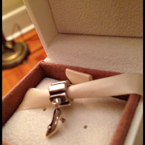 ********SOLD***********Authentic Pandora Charm