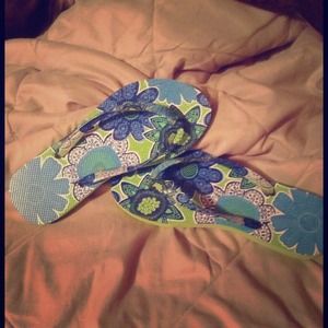 vera bradley flip flops