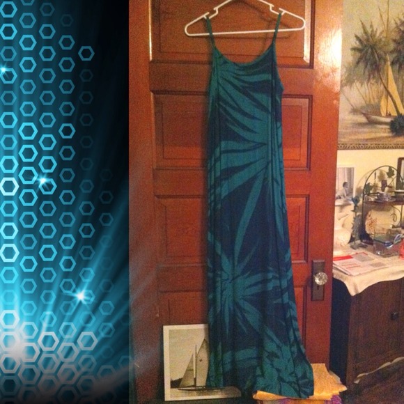 Cute maxi sun dress, never worn