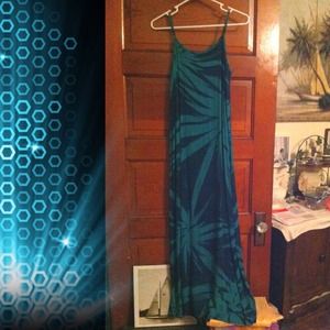 Cute maxi sun dress, never worn