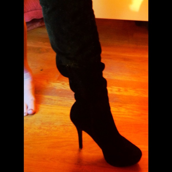 Size 8 - Picture 1 of 1