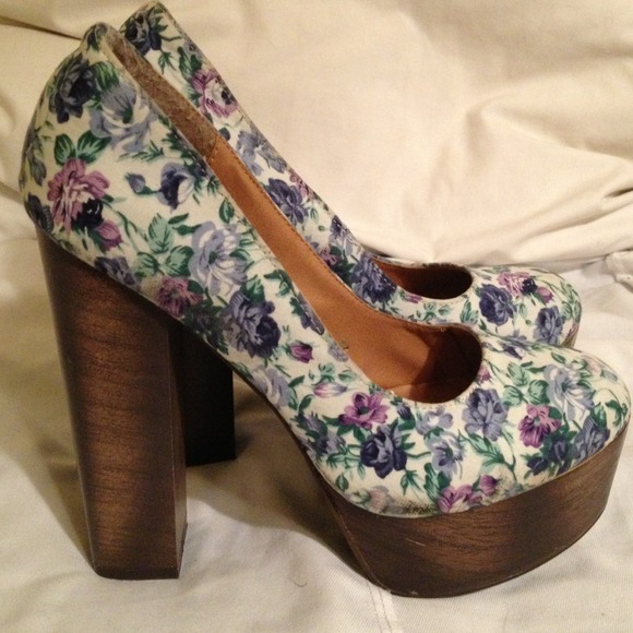 6in Pumps - Picture 2 of 6