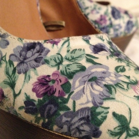 6in Pumps - Picture 3 of 6