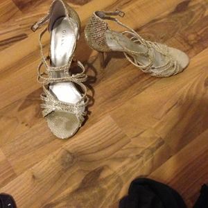 Gionni bini silver heels