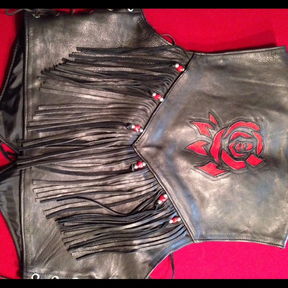 Sold in bundle- Leather vest with red roses - Picture 3 of 4
