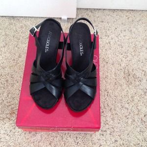 SOLD!! Aerosols Size 6.5