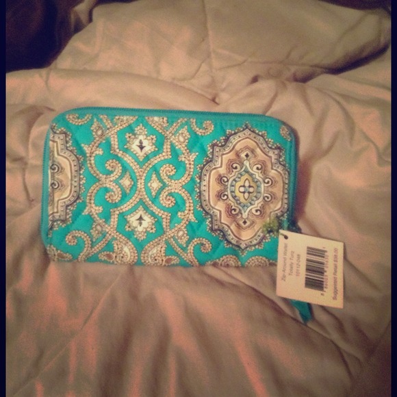 zip around wallet