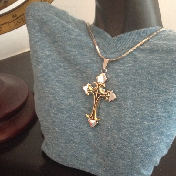 Jewelry - (NWOT)  Stainless Steel Cross Necklace. 💋💜😍💜💙