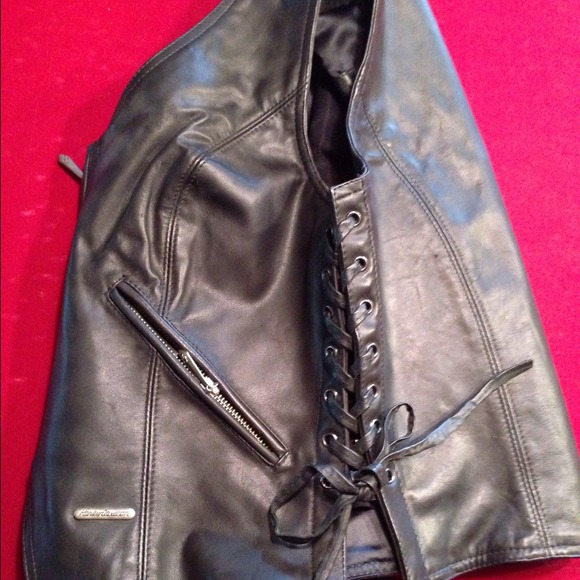 SOLD IN BUNDLE-✔Black Harley Davidson leather vest - Picture 3 of 3