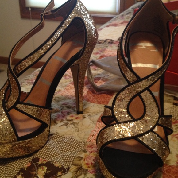 Amazing heels, very high, but nice.