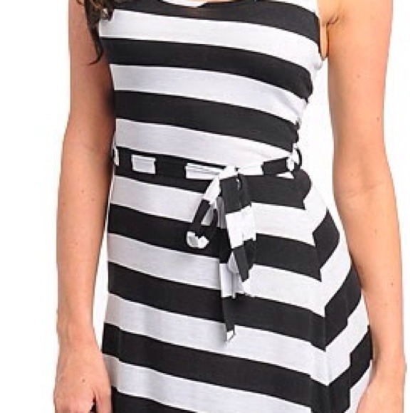 Black and White dress - Picture 3 of 3
