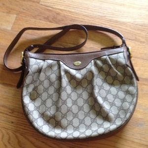 Gucci purse ... Reserved