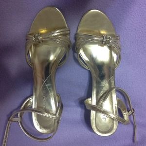 🚫 BUNDLE 🚫 Gold Color Shoes