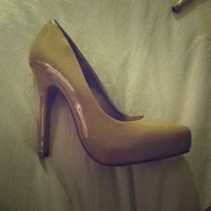 Cathy Jean Nude Pumps