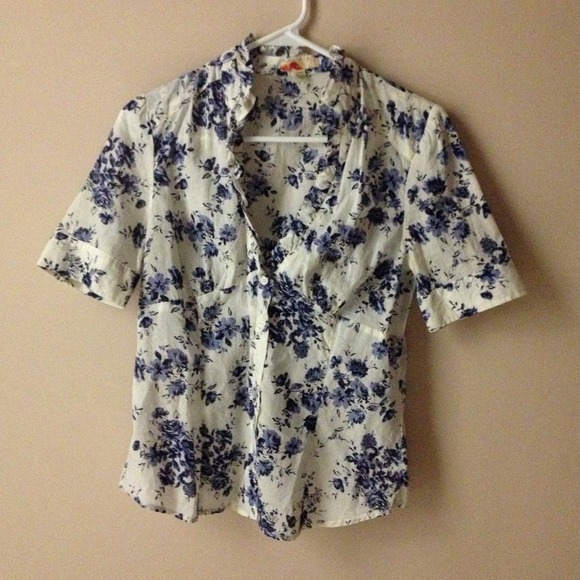 Hawaiian flowery top - Picture 2 of 3