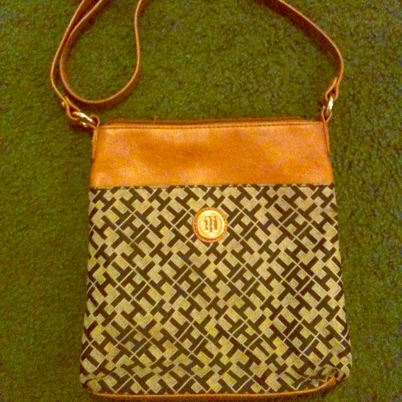Tommy Hilfiger Handbag - Picture 1 of 1