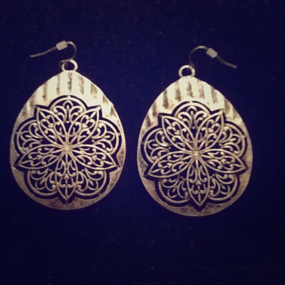 VINTAGE EARRINGS