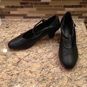 ⬇Price Reduced⬇Dancing shoes, Bloch brand, size 7