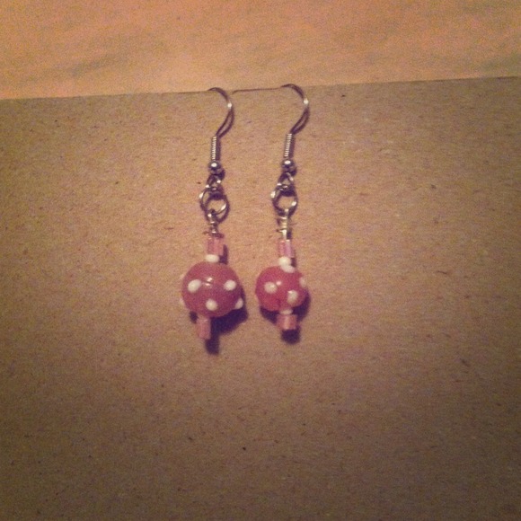 Fun pink polka-dot earrings - Picture 1 of 1