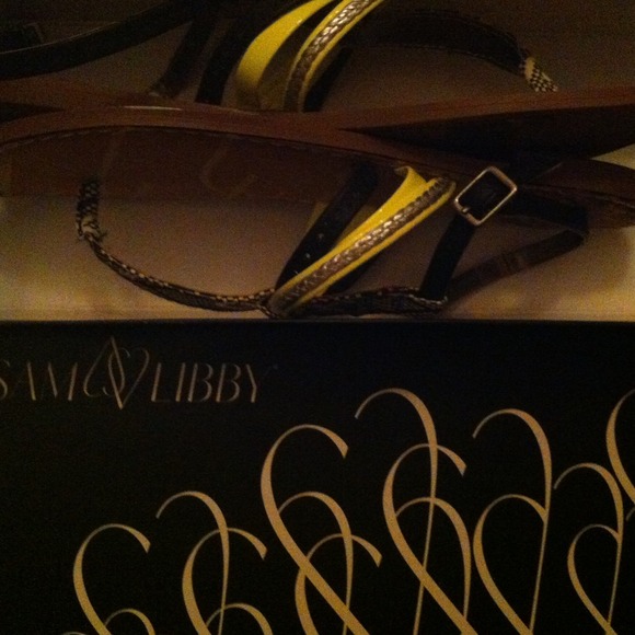 Size 10 Sam Libby Thong Sandals Brand New With Box - Picture 4 of 4