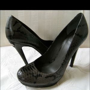 Brand New Never Worn** Tory Burch Grey Pumps/Heels
