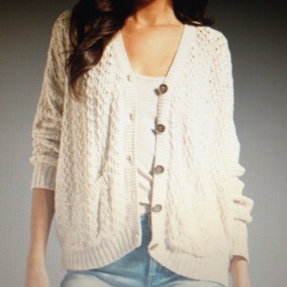 Brandy Melville Elaina knit sweater