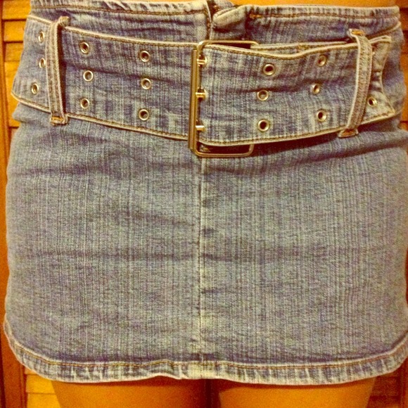 Jeans skirt with triple hole belt
