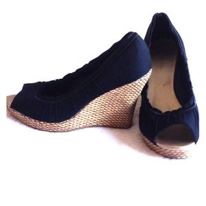Peep toe black wedges