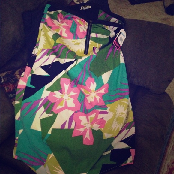 🚫Traded🚫Roxy floral strapless dress :)