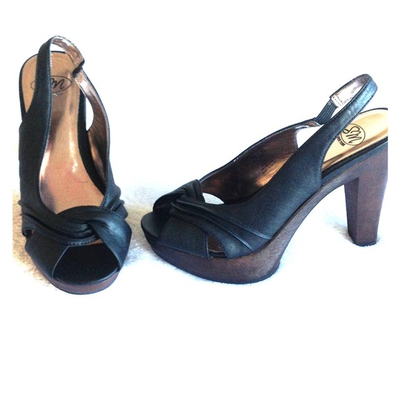 Never worn, Peep toe sling back shoes