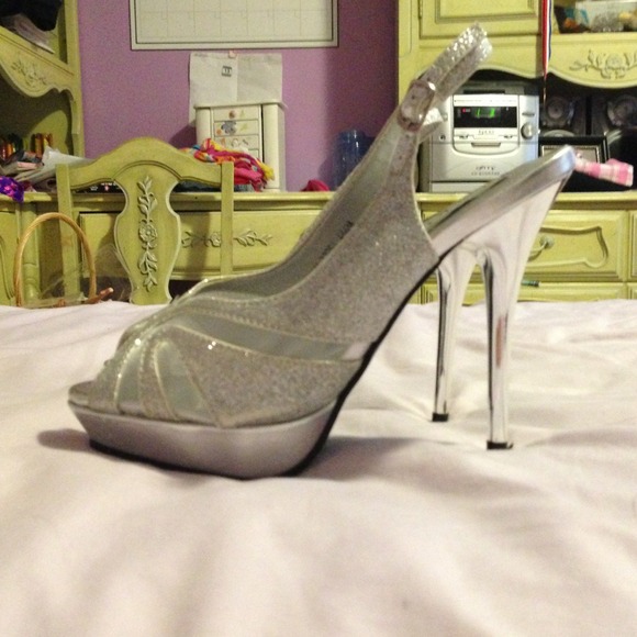 💥Reduced💥Sparkly silver heels! - Picture 2 of 4