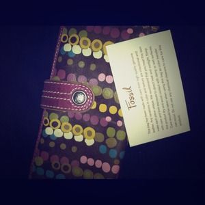 Super cute fossil wallet. In great condition!