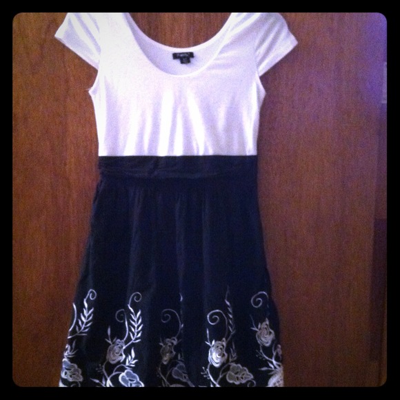 Black and white dress 🚫PayPal