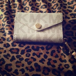 Michael kors IPhone 4/4s wallet case