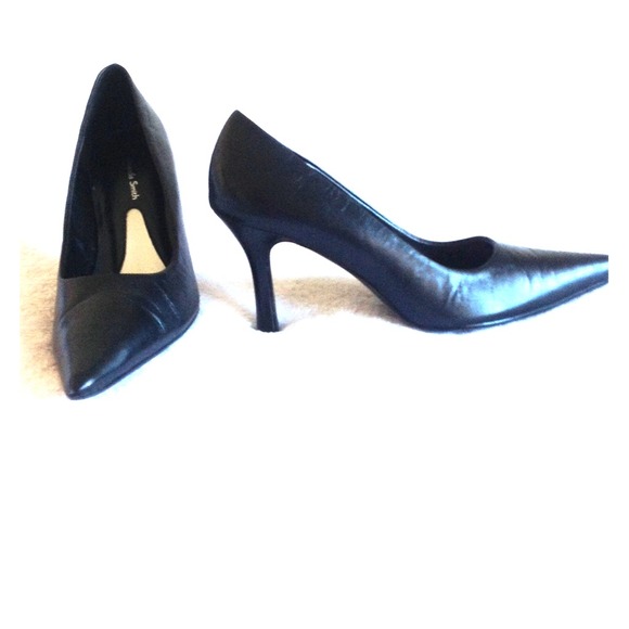 SOLD! Black pointed toe pumps