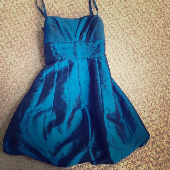 Dresses & Skirts - ⚡SALE⚡Iridescent blue party dress! 🎉