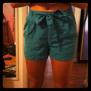 Teal Highwaisted velvet shorts