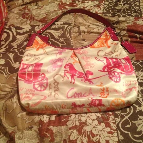 (Sold)Coach carriage purse(no trade)