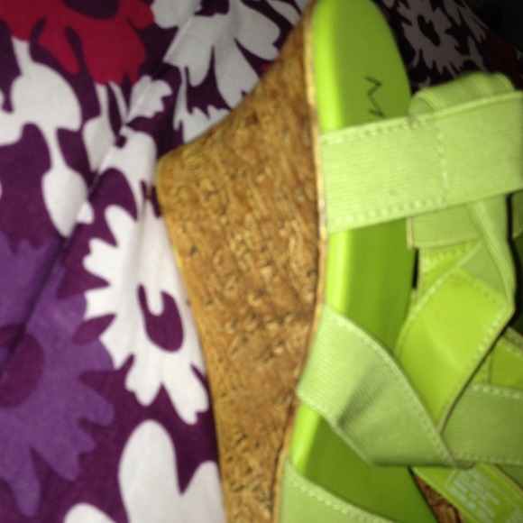 Shoes - Picture 2 of 2