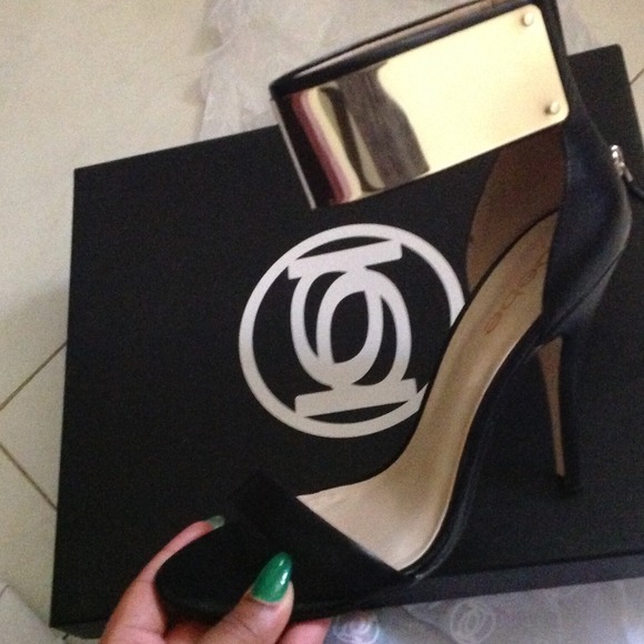 SOLD Bebe Jacqueline sandal. - Picture 2 of 4