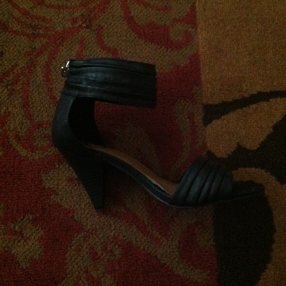 Guess heels - Picture 2 of 3