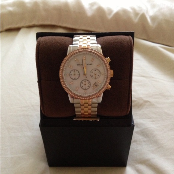 ππ HOST PICK 8/27 ππMichael Kors Watch - Picture 3 of 4