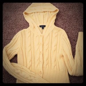 ✨✨✨PRICE REDUCED✨✨✨  BeBe Sweater ⤵WAS $25