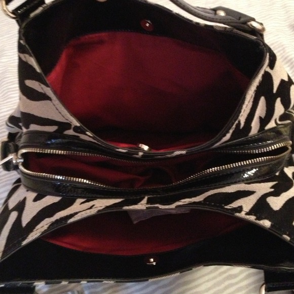 Anne Klein purse .. Zebra print ..brand new!! - Picture 2 of 2